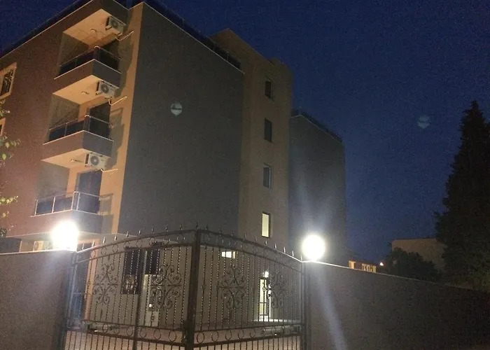 Palm Deluxe Lägenhetshotell Slăntjev Brjag