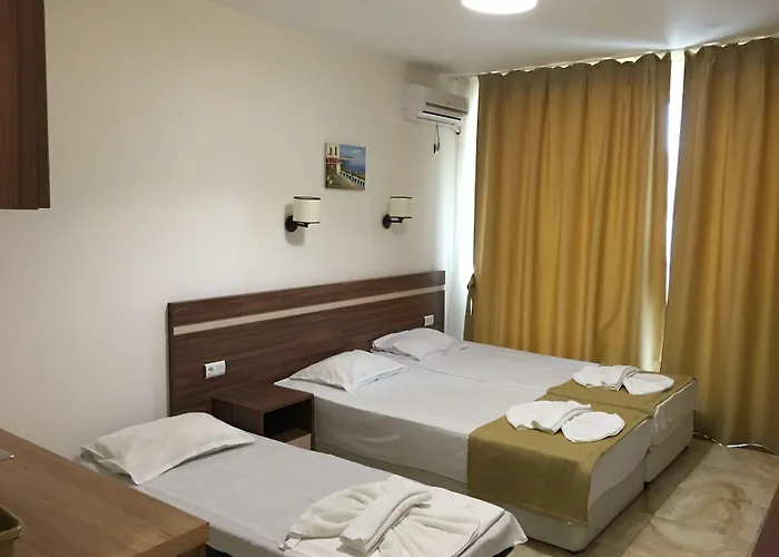 Palm Deluxe Lägenhetshotell Slăntjev Brjag